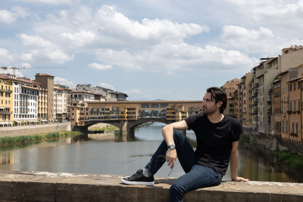 Jonathan Tetelman beim OOOM-Fotoshooting in Florenz (Fotos: Lorenzo Michelini für OOOM)