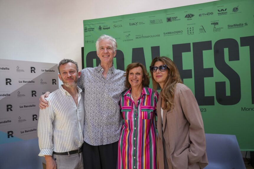 Matthew Modine und Marisa Tomei (g.r.) mit den ORA!-Festival-Organisatoren.