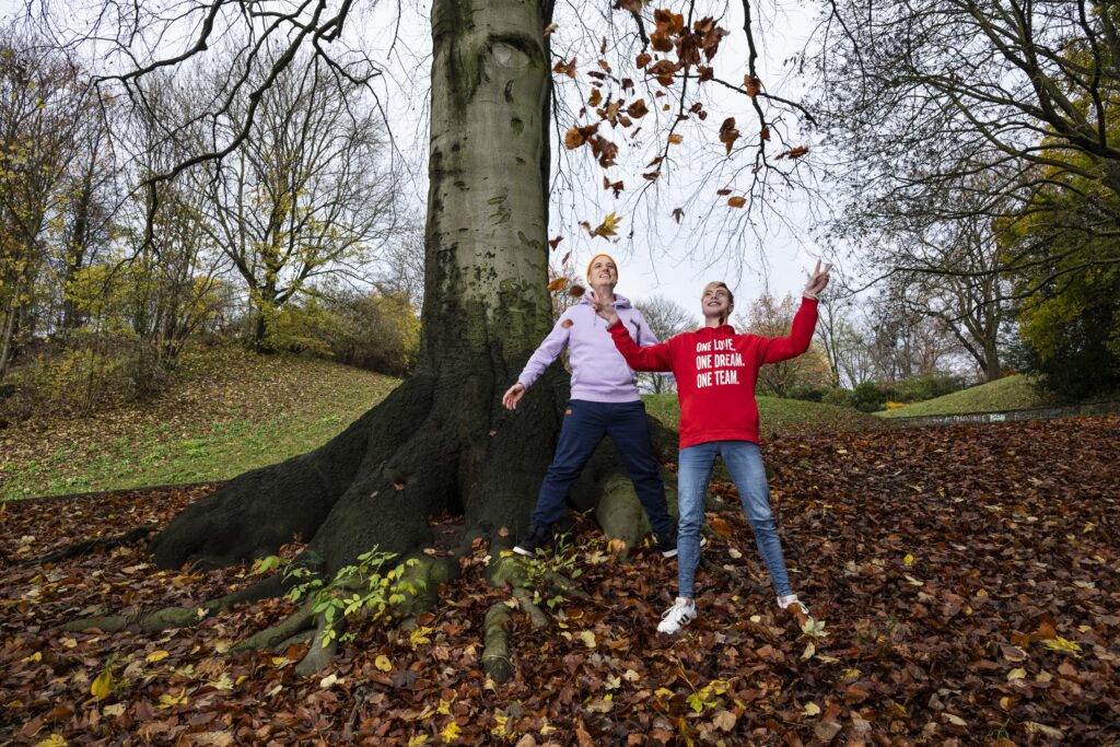 Die wahre Geschichte des Kinohits "Dieses bescheuerte Herz": Elf Jahre nach ihrer ersten Begegnung trafen einander Bestsellerautor Lars Amend und Daniel Meyer für OOOM in Hamburg (Foto: Paul Schirnhofer für OOOM)