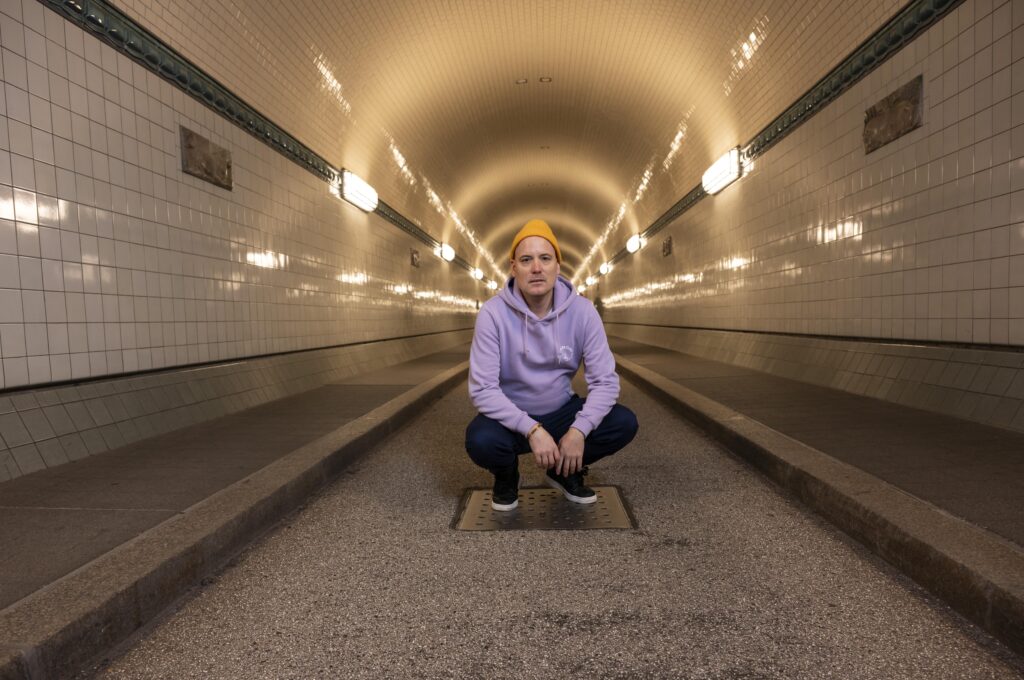 Setzt sich engagiert für die Menschen im Iran ein: Bestsellerautor Lars Amend (Foto: CALL Magazine/Paul Schirnhofer)