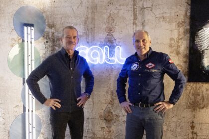 Die Astronauten Chris Hadfield und Franz Viehböck im CALL Studio (Foto: CALL Magazine/Roland Unger)
