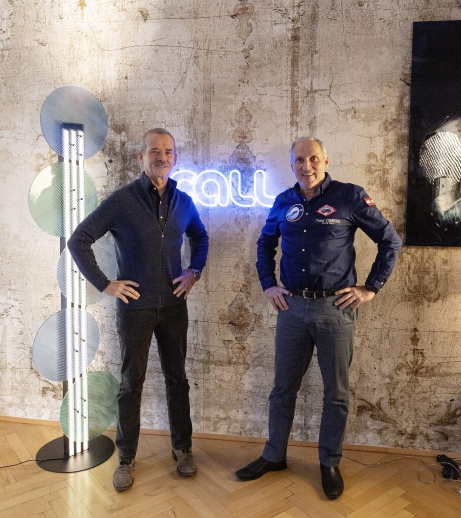 Zu Gast im CALL Studio in Wien-Währing: Die Astronauten Chris Hadfield (l.) und Franz Viehböck (Foto: CALL/Roland Unger)