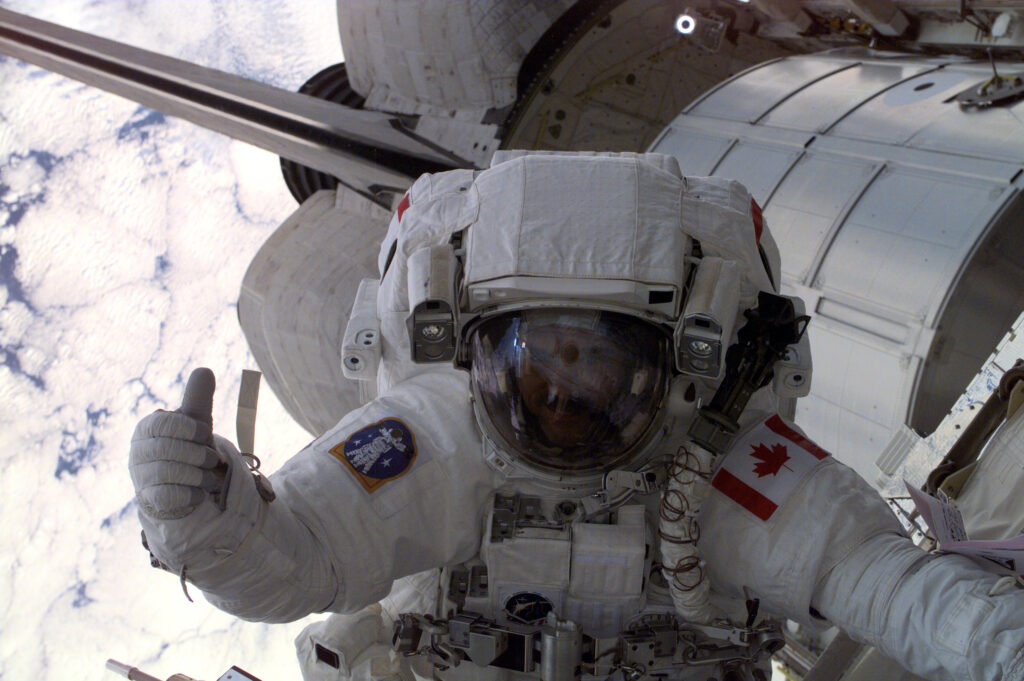 Colonel Chris Hadfield, Kommandant der Internationalen Raumstation, bei einem seiner Weltraumspaziergänge (Foto: Canadian Space Agency CSA)