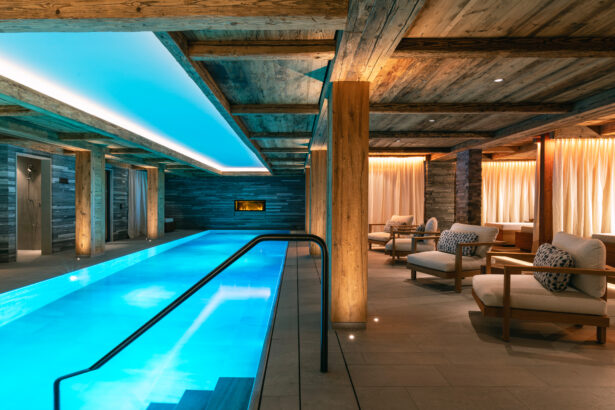 Privater Indoor-Pool: Die Arula Chalets sind zwei Top-Chalets in Oberlech, die man nur als Ganzes buchen kann. Größe: 1.800 m2 (neun Zimmer) und 800 m2 (vier Zimmer, Foto: Reto Guntli/Arula Chalets)