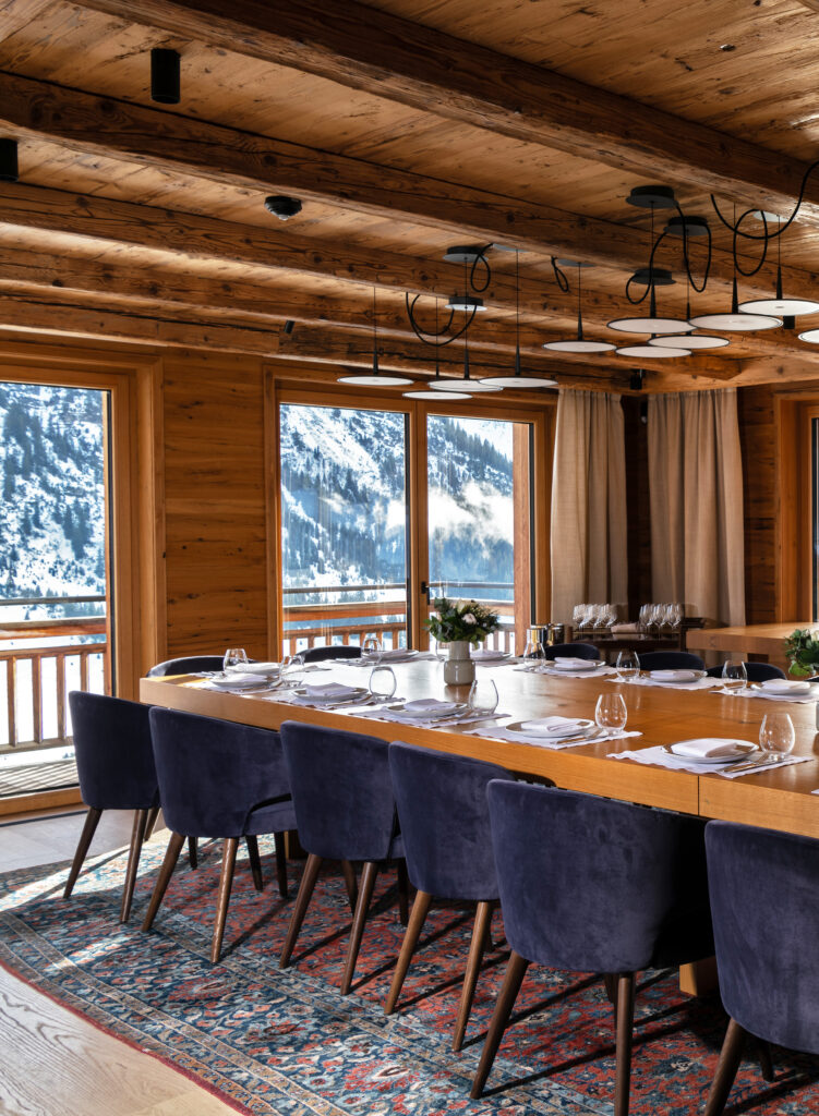 Dinieren auf Hauben-Niveau: Küchenchefin Viola Köngeter sorgt für Top-Kulinarik (Foto: Reto Guntli/Arula Chalets)