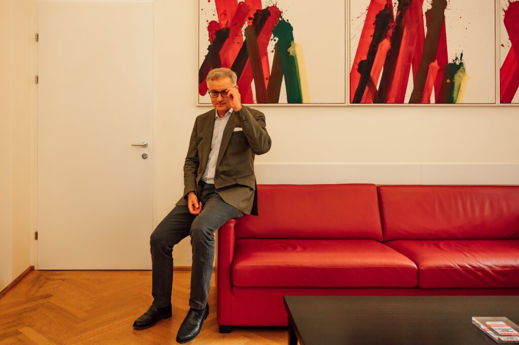 Markus Müller, Rektor der MedUni Wien, in seinem Büro (Foto: CALL Magazine/Anna Raisa Illic)