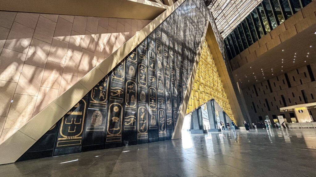 Das Grand Egyptian Museum bei Gizeh (Foto: Shutterstock)