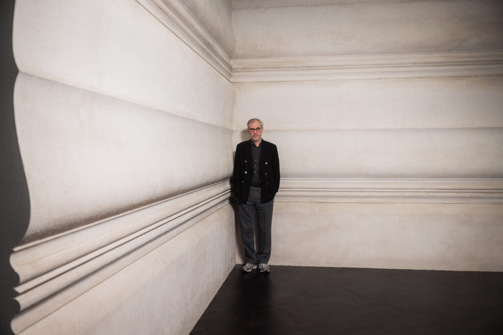 Markus Schinwald in der MAK Schausammlung Wien 1900
(Foto: kunst-dokumentation.com/MAK)