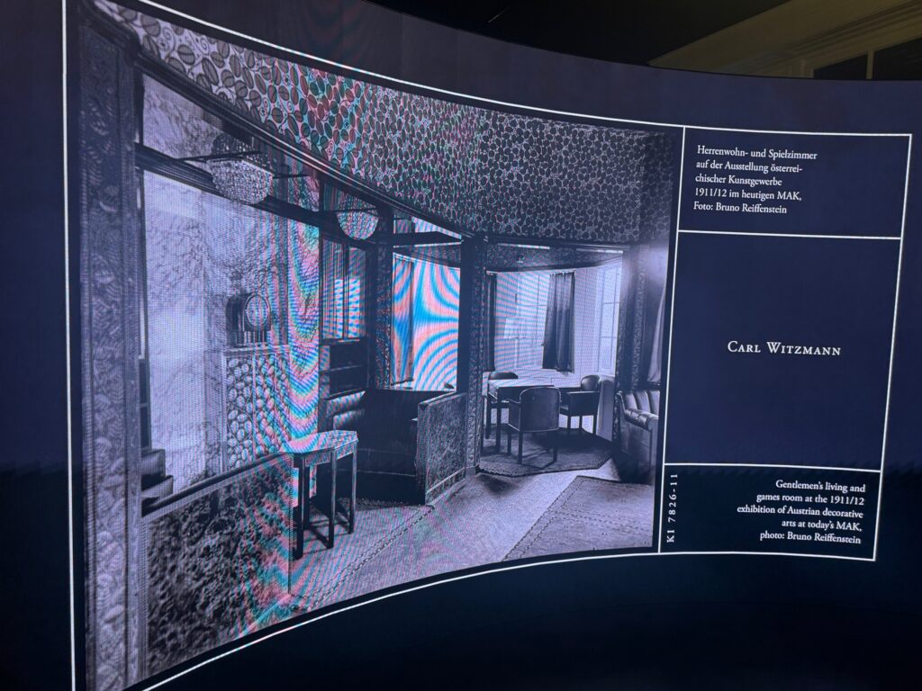 Überlieferte Schwarz/Weiss-Darstellung: Carl Witzmanns Herren-Wohn- und Spielzimmer, 1911/1912