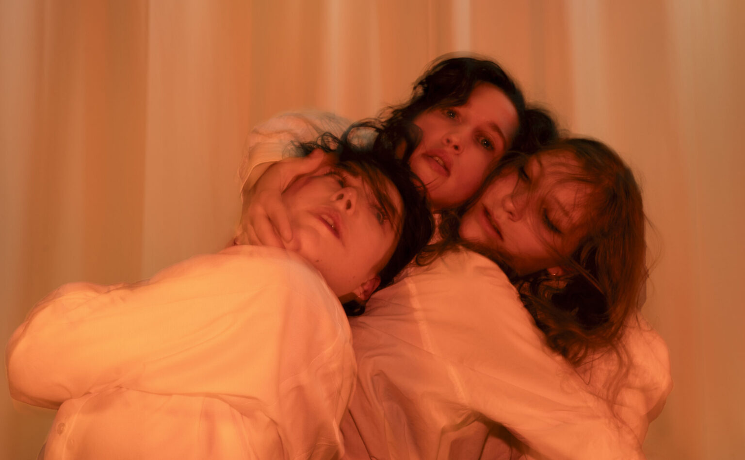 Luna Project: Anne-Sophie Delmas (M.), Jo Bertl und Amina Mostageer (Foto: Elena Bieda)