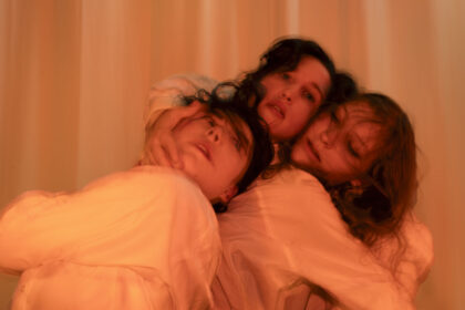 Luna Project: Anne-Sophie Delmas (M.), Jo Bertl und Amina Mostageer (Foto: Elena Bieda)