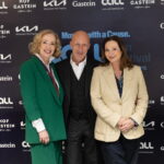 Die CALL Film Festival-Gründerinnen und -Direktorinnen Elisabeth Sereda (l.) und Christina Zappella-Kindel (r.), CALL-Herausgeberin, mit CALL Film Festival-Präsident Oliver Hirschbiegel (Foto: CALL/Roland Unger)