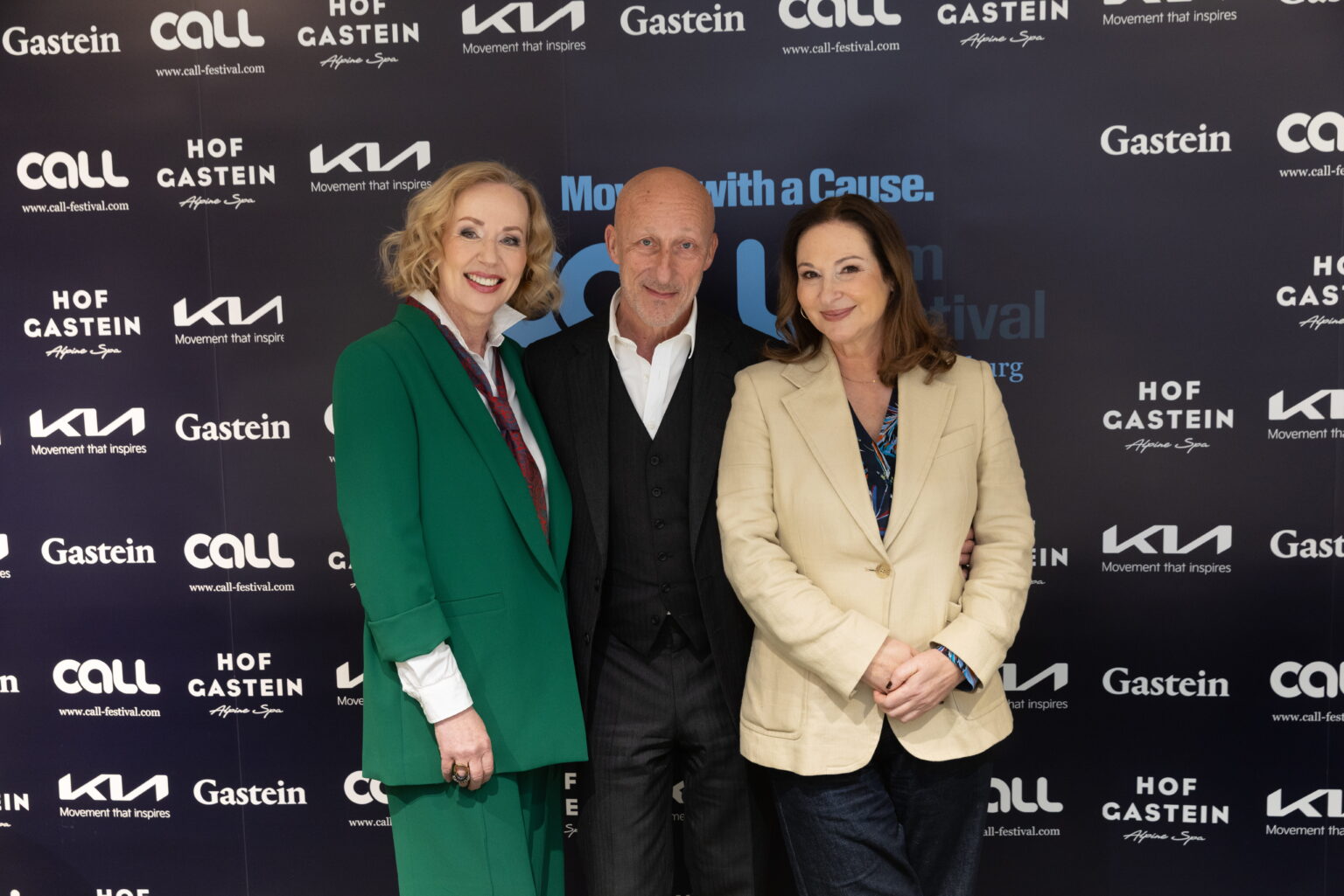 Die CALL Film Festival-Gründerinnen und -Direktorinnen Elisabeth Sereda (l.) und Christina Zappella-Kindel (r.), CALL-Herausgeberin, mit CALL Film Festival-Präsident Oliver Hirschbiegel (Foto: CALL/Roland Unger)