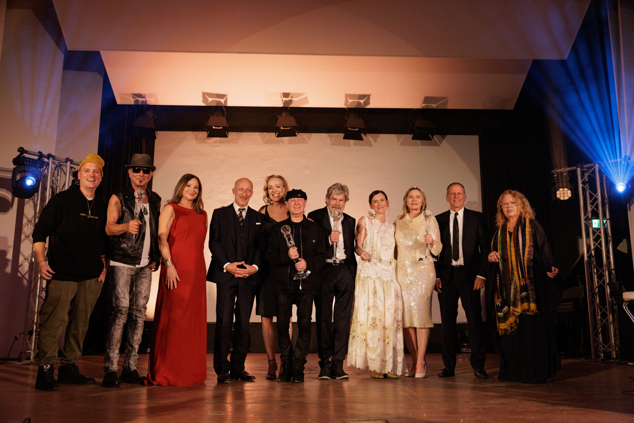 Bestsellerautor Lars Amend, Rudolf Schenker (Scorpions), CALL Film Festival-Gründerin Christina Zappella-Kindel, Festival-Präsident Oliver Hirschbiegel, Festival-Direktorin Elisabeth Sereda, Klaus Meine (Scorpions), Reinhold & Diane Messner, Kim Cattrall, Scott Orlin (Präsident der Hollywood Foreign Press), Laudatorin Vera Brandes ("Köln 75", v.l.n.r.)