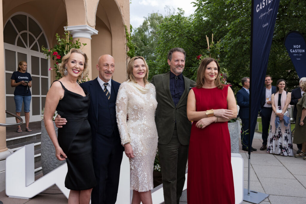 Kim Cattrall und ihr Ehemann Russell Thomas mit Elisabeth Sereda (g.l.), CALL Film Festival-Präsident Oliver Hirschbiegel und Christina Zappella-Kindel (g.r.)
