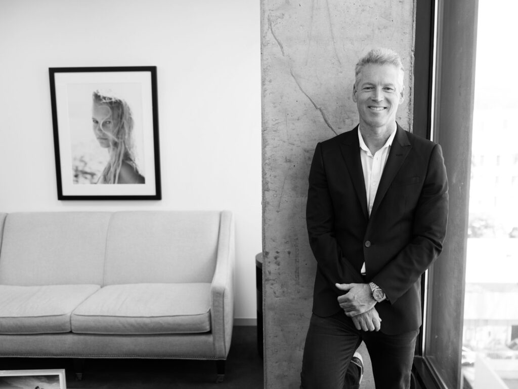 Gedanken über seinen Onkel Arnold: Patrick Knapp-Schwarzenegger, CALL Magazine, 2024 (Foto: Rainer Hosch für CALL)